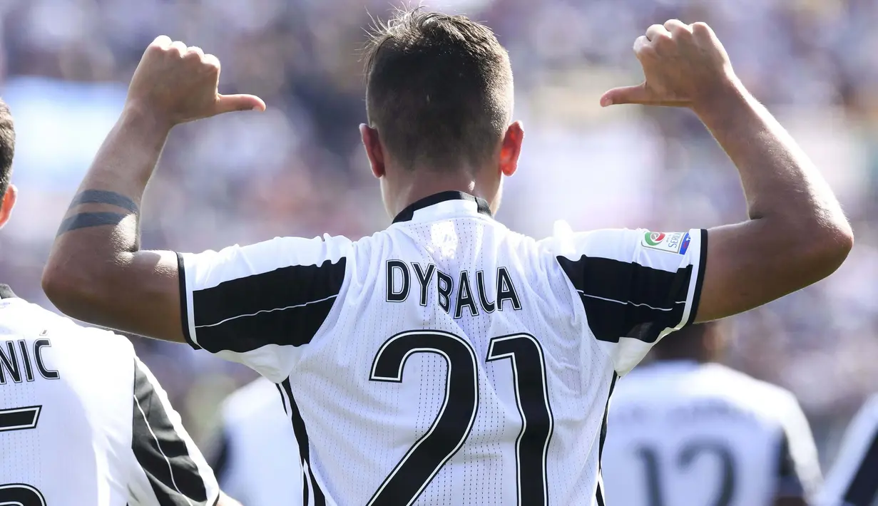 Gaya Paulo Dybala usai mencetak gol ke gawang  Empoli pada lanjutan Serie A Italia di Carlo Castellani Stadium, Empoli (2/10/2016). (REUTERS/ Alberto Lingria)