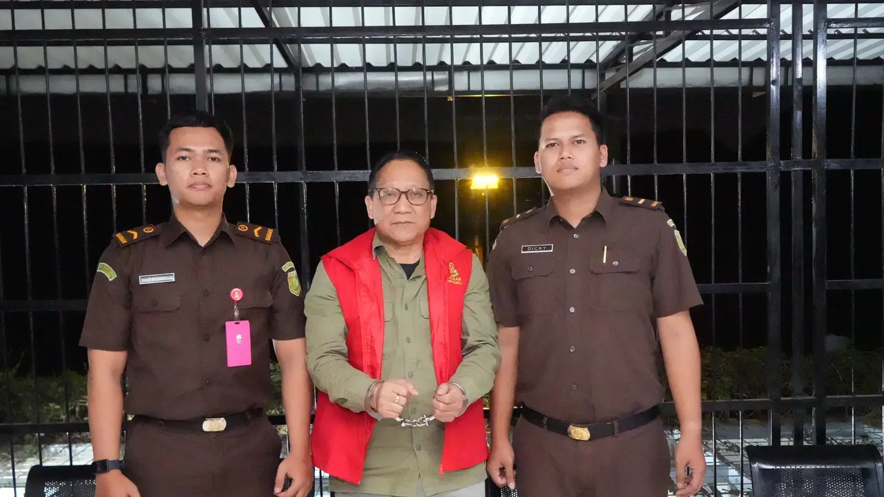 Eks Dirut Taman Satwa Kebun Binatang Surabaya Choirul Anwar