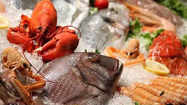 Ikan Asin dan Seafood Seperti Kerang, Kepiting, dan Cumi