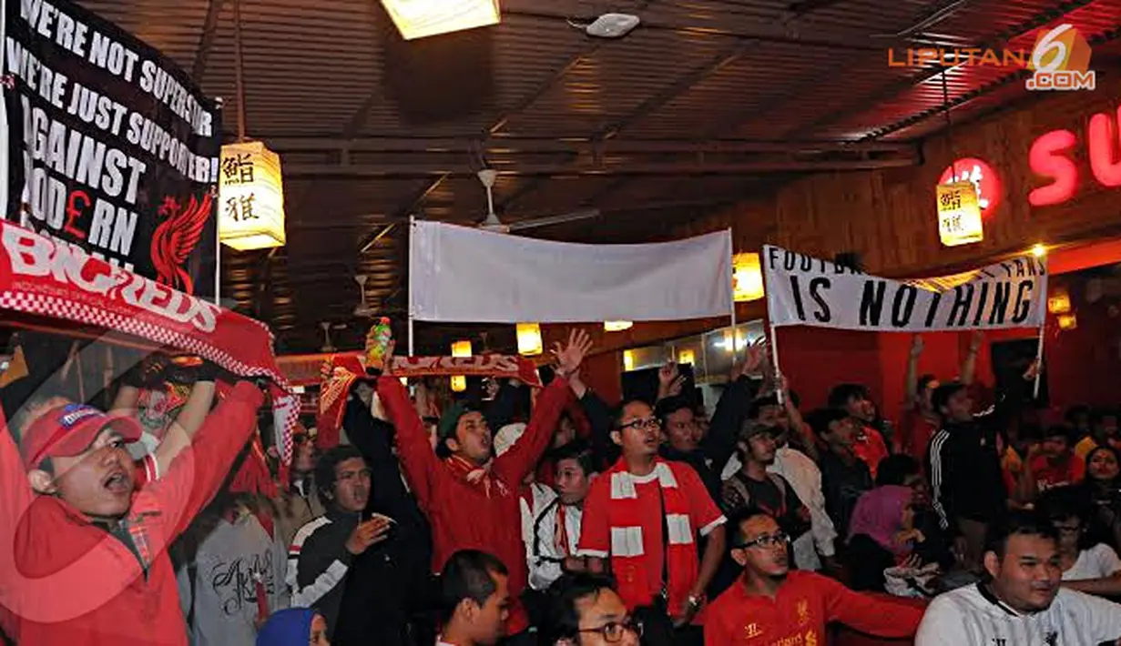 Kegembiraan memenuhi seluruh ruangan, ketika Liverpool berhasil mengalahkan Arsenal dengan skor yang cukup telak 5-1 (Liputan6.com/Faisal R Syam).