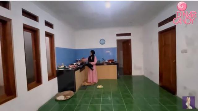 6 Potret Rumah Dinar Candy di Kampung Halaman, Sederhana dan Lewati Jalan Sempit