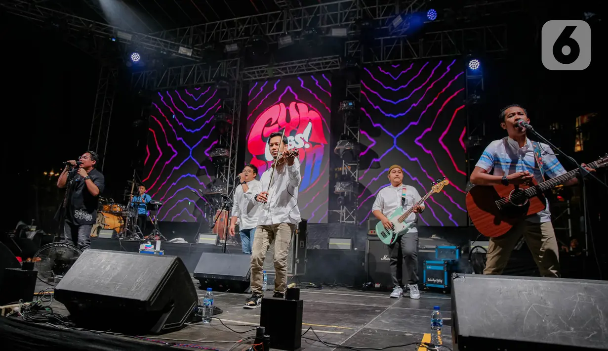 Guyon Waton adalah grup band yang berasal dari daerah Kulon Progo, Daerah Istimewa Yogyakarta (DIY).  (Liputan6.com/Faizal Fanani)