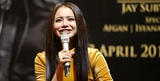 Penyanyi solo Rossa siap menggelar konser tunggalnya pada 13 April mendatang di JCC, Senayan. Konser ini merayakan 21 tahun perjalanan kariernya di industri musik. (Nurwahyunan/Bintang.com)