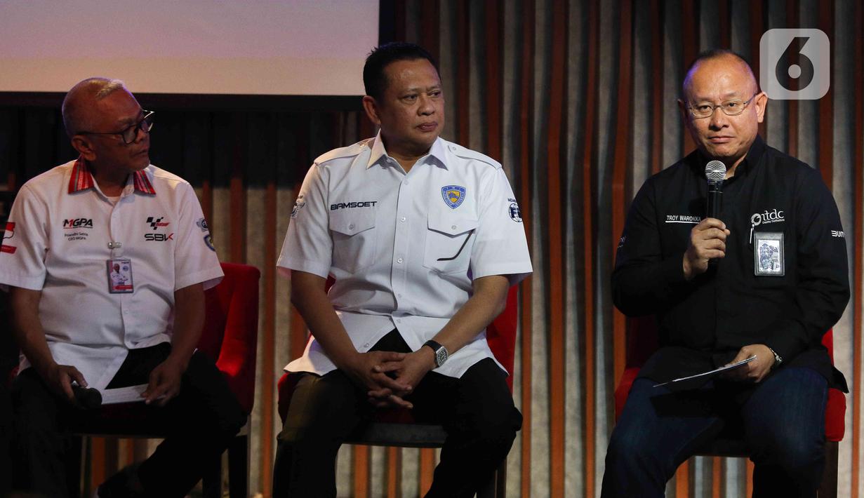 Direktur Operasi Indonesia Tourism Development Corporation (ITDC) Troy Reza Warokka (kanan) saat acara peluncuran World Superbike (WSBK) Indonesian Round 2023 di Jakarta, Kamis (12/01/2023). Ajang balap motor bergengsi dunia World Superbike (WSBK) musim 2023 bakal kembali menghelat salah satu serinya di Sirkuit Mandalika, Lombok, NTB pada 3-5 Maret mendatang. (Liputan6.com/Herman Zakharia