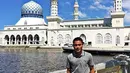 Tak lupa Dedi Kusnandar menyempatkan diri untuk Salat Jum'at perdana di Masjid Kota Sabah, Kinabalu, Malaysia. (Instagram)