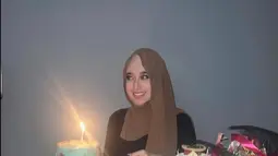 Tengku Anataya dikenal sebagai wanita yang sangat mirip dengan sang ibu. Bahkan saat bersanding dengan Cindy Fatikasari, keduanya terlihat bak kakak beradik. Belum lama ini, Tengku Anataya berusia 23 tahun yang menjadi saksi pernikahannya. (Liputan6.com/IG/osnapitzcha)