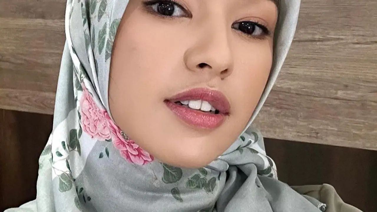 Pesona Susan Sameh saat Pakai Hijab, Banjir Pujian