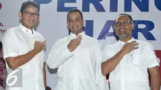 Ki-ka: Sandiaga Uno, Anies Baswedan dan Bambang Widjojanto saat memperingati Hari Anti Korupsi di Posko Cicurug, Jakarta, Jumat (9/12). Mereka berbicara soal korupsi yang sedang menjadi masalah di Republik Indonesia. (Liputan6.com/Yoppy Renato)