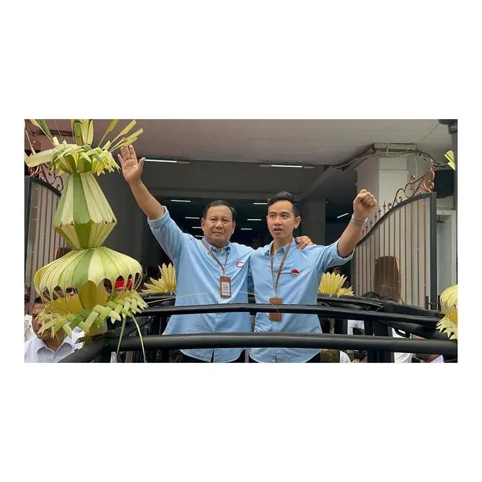 Prabowo Subianto - Gibran Rakabuming Kompak Kenakan Kemeja Biru Saat Daftar Capres Cawapres, Tampilan Manis Selvi Ananda Jadi Sorotan