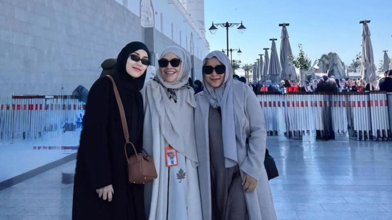 Momen Spesial Ayu Ting Ting Peringati Hari Ibu di Tanah Suci Bersama Umi Kalsum, Tulis Pesan Haru untuk Para Ibu