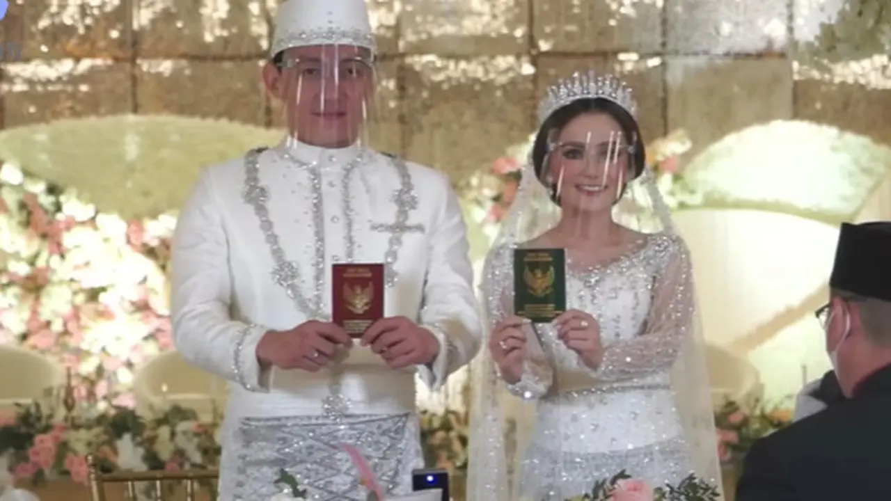 7 Momen Pernikahan Ifan Seventeen dan Citra Monica, Kental Adat Melayu