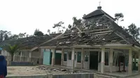 Gempa merusak gedung sekolah, rumah dan tempat ibadah di Kalibening, Banjarnegara. (Foto: Liputan6.com/SRU Banjarnegara/Muhamad Ridlo)