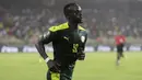 Di penghujung babak kedua, Sadio Mane berhasil mengunci kemenangan Senegal. Melalui skema serangan balik, Sadio Mane dengan tenang menyelesaikan umpan dengan sepakan cungkil ke gawang Ouedraogo. Alhasil, Senegal menang 3-1 atas Burkina Faso. (AP/Sunday Alamba)