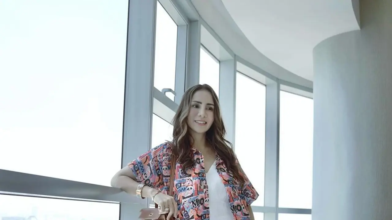 FOTO: Pesona Momo Geisha Tampil Kasual Bak ABG, Sempat Disebut Tua
