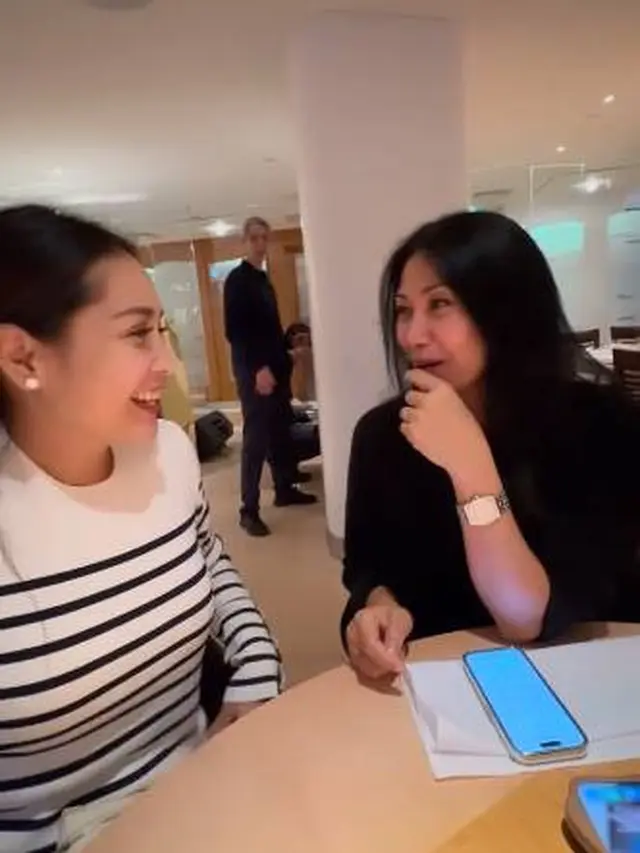 6 Potret Nagita Slavina Bareng Anggun di London, Papa Gideon Pernah Jadi Gitarisnya