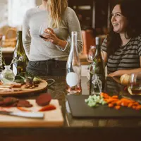 Nggak punya pacar nggak akan bikin tiga zodiak ini merana. (Sumber foto: unsplash.com/Kelsey Chance)