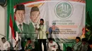 Ketua Umum PPP kubu Romahurmuziy memberikan sambutan di acara tasyakuran merayakan HUT PPP ke-44 di Tebet Barat, Jakarta, Kamis (5/1). Tasyakuran tersebut mengusung tema 'Mewujudkan Masyarakat Madani dalam Bingkai NKRI'. (Liputan6.com/Johan Tallo)