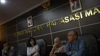 Pelatih Persija Jakarta, Rahmad Darmawan mengeluarkan pendapatannya saat menghadiri pertemuan dengan Komnas HAM terkait konflik PSSI dengan Menpora di Jakarta, Kamis (13/8/2015). (Bola.com/Vitalis Yogi Trisna)