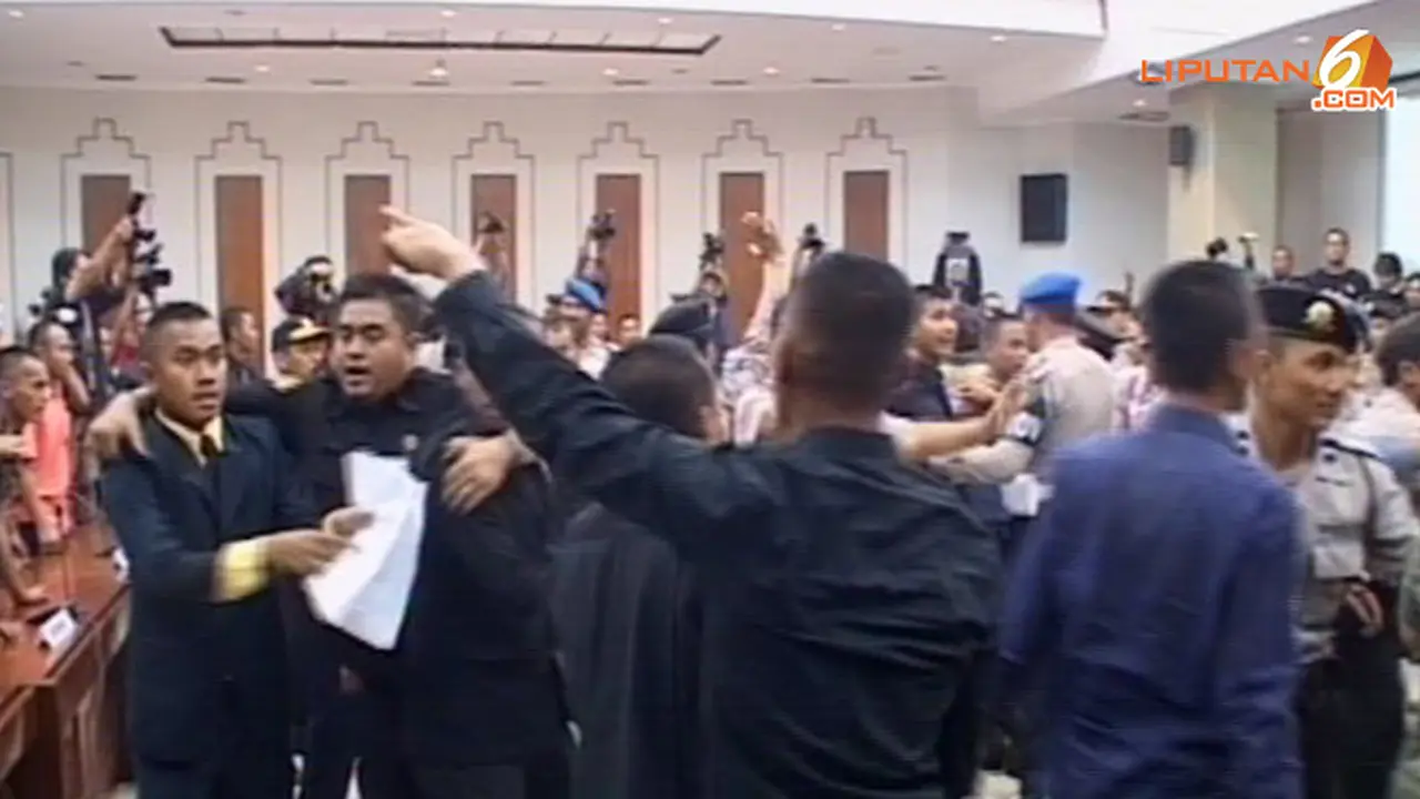 simulasi-pengamanan-kpu-140211-b.jpg