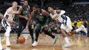 Pemain Boston Celtics, Kyrie Irving (11) berusaha melewati pemain Denver Nuggets, Mason Plumlee (kanan) pada laga NBA basketball game di Pepsi Center, Denver, (29/1/2018). Celtics menang 111-110. (AP/David Zalubowski)