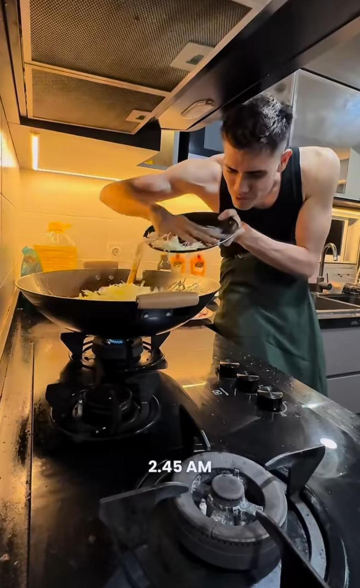Aisar Khaled Masak Sahur untuk Berbagi, Mendapat Pujian Hangat dari Netizen