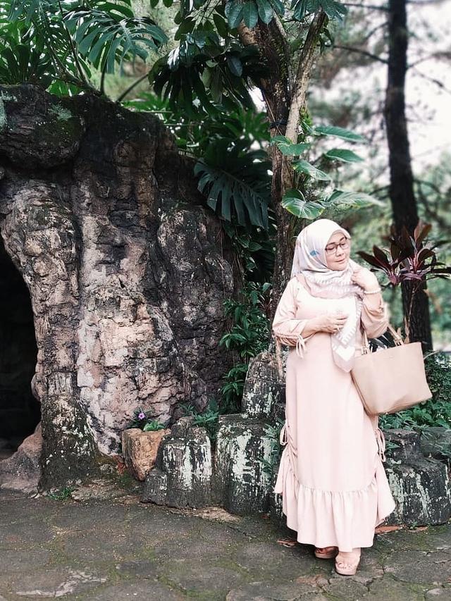 6 Potret Terbaru Uci Bing Slamet, Awet Muda di Usia 58 Tahun