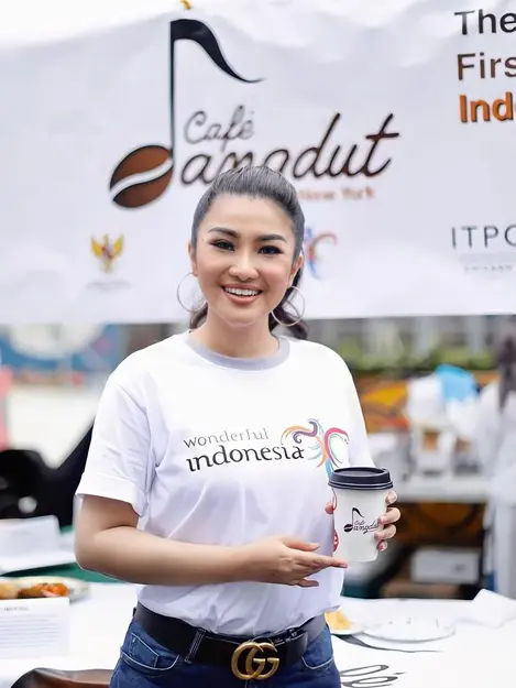 5 Artis yang Punya Bisnis Kuliner di Luar Negeri, Fitri Carlina Punya Kafe Dangdut