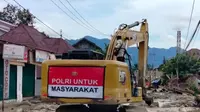 Empat Alat Berat Dikerahkan untuk Bersihkan Material Banjir Bandang di Agam Sumbar