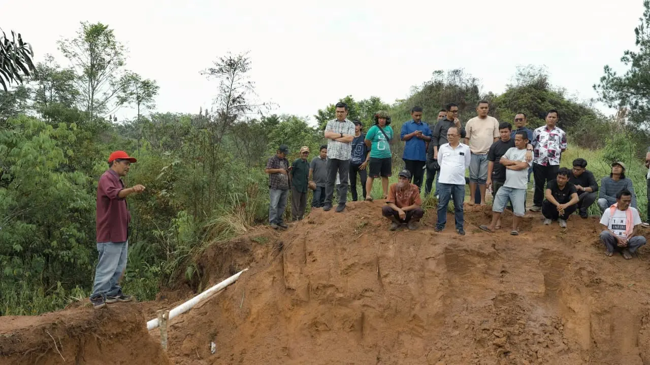 Anggota Dewan Perwakilan Rakyat (DPR) Bane Raja Manalu menemui masyarakat Desa Sihaporas, Kabupaten Simalungun, Sumatera Utara. (Istimewa)