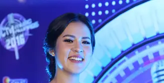 Dalam ajang penghargaan pada insan musik Tanah Air, SCTV Musik Awards 2016, penyanyi cantik Raisa Andriana meraih dua penghargaan.(Nurwahyunan/Bintang.com)