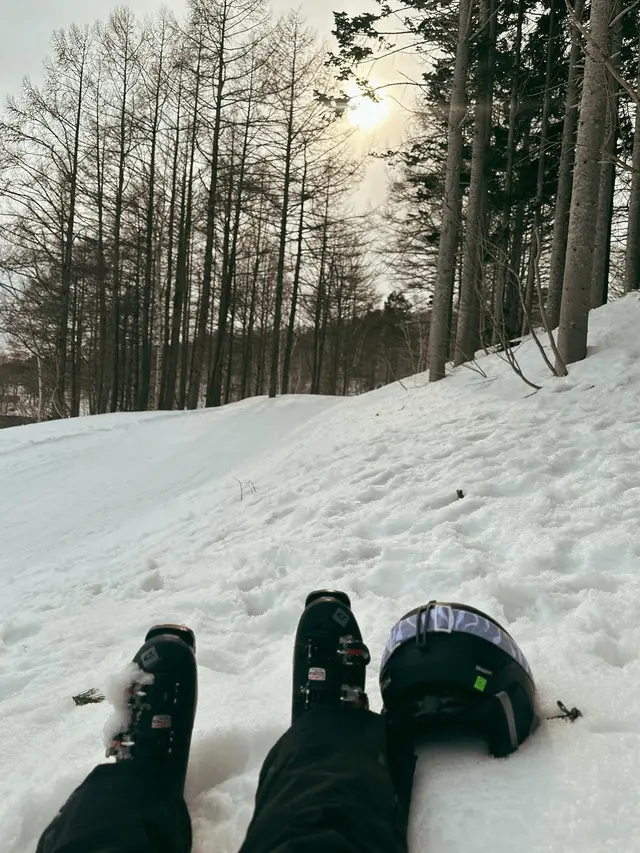 Kuat Tahan Dingin, Ini 7 Momen Nana Mirdad Main Ski di Jepang
