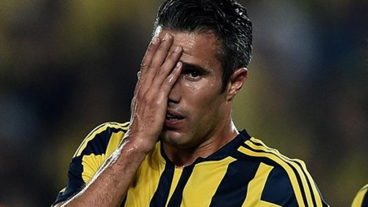 Barcelona serius ingin lamar Van Persie