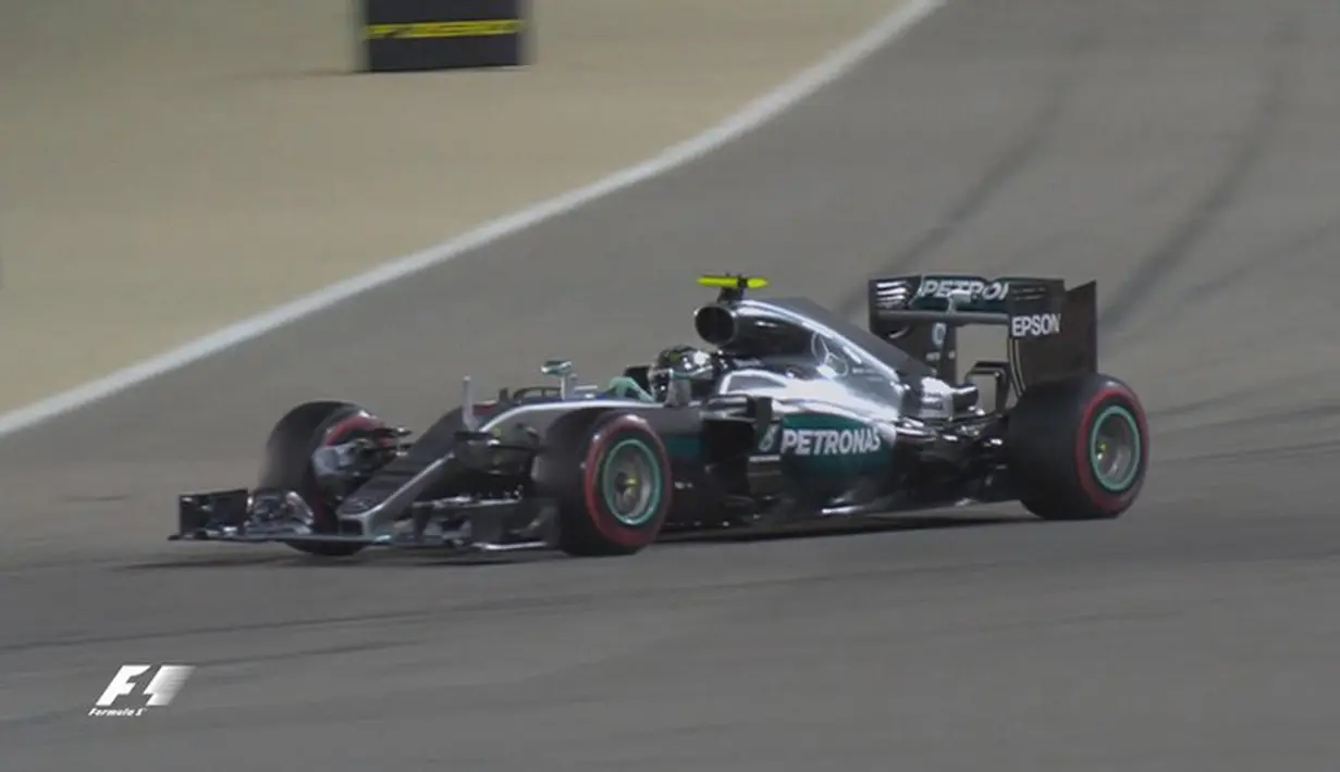 Pebalap Mercedes, Nico Rosberg, akan start dari posisi kedua dalam balapan F1 GP Bahrain di Sirkuit Internasional Sakhir, Bahrain, Minggu (3/4/2016) nanti. (Bola.com/Twitter)