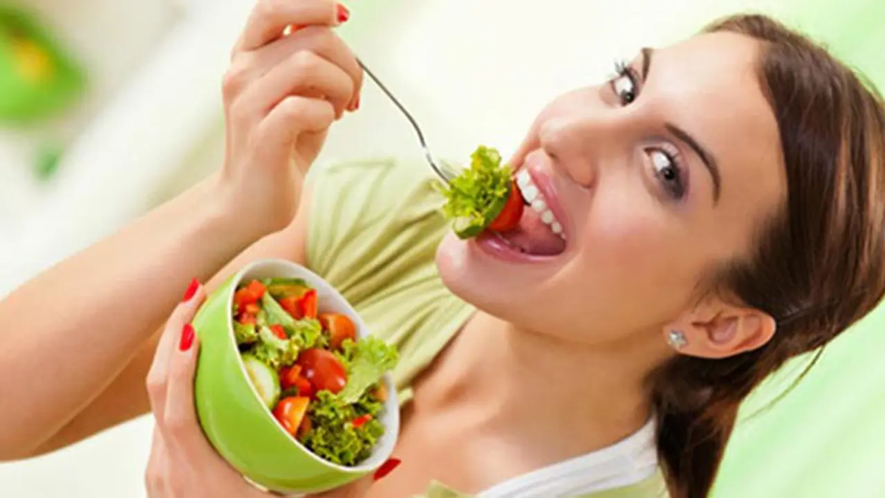 Tips Awet Muda Dengan Makanan Mentah Berkualitas
