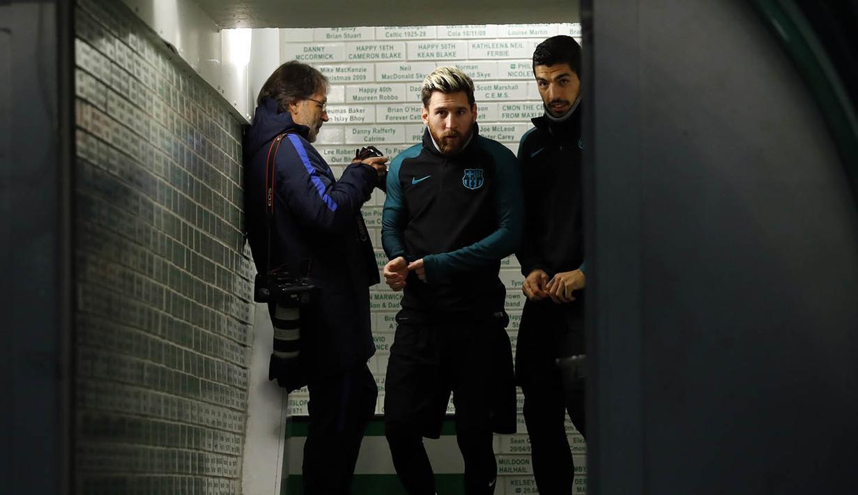 Penyerang Barcelona, Lionel Messi, bersiap mengikuti latihan jelang laga Liga Champions melawan Celtic.  Absennya Messi pada laga melawan Malaga diakibatkan oleh serangan virus. (Reuters/Lee Smith)