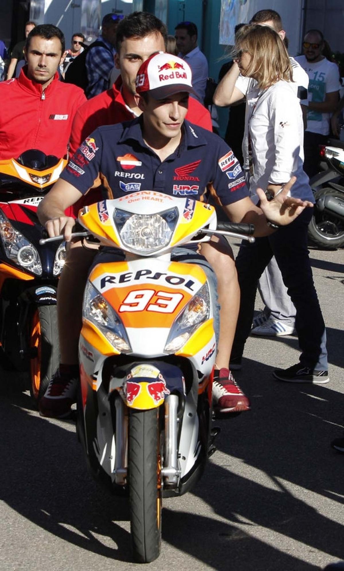 Gaya Rossi dan Marquez pamer motor matic di Valencia