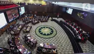 Suasana sidang  putusan perkara Perselisihan Hasil Pemilihan Umum (PHPU) atau putusan sidang sengketa Pilpres 2024 di Mahkamah Konstitusi (MK), Senin (22/4/2024). (Liputan6.com/Angga Yuniar)