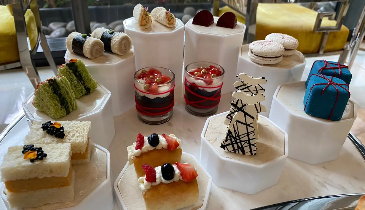 Menggabungkan gastronomy dengan karya seni menjadi sebuah pengalaman kuliner yang penuh makna. Hal ini juga membuktikan keahlian tangan emas Chef Lorenzo Sollecito, Executive Pastry dari La Patisserie Four Seasons Hotel Jakarta yang berhasil menyajikan beragam menu unik dengan tampilan istimewa./ Foto: Adinda Tri Wardhani - Fimela.com