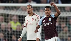 Penyerang Aston Villa, Ollie Watkins merayakan gol ke gawang Liverpool, 16 Mei 2026 pada lanjutan Liga Inggris. (AP Photo/Dave Shopland)