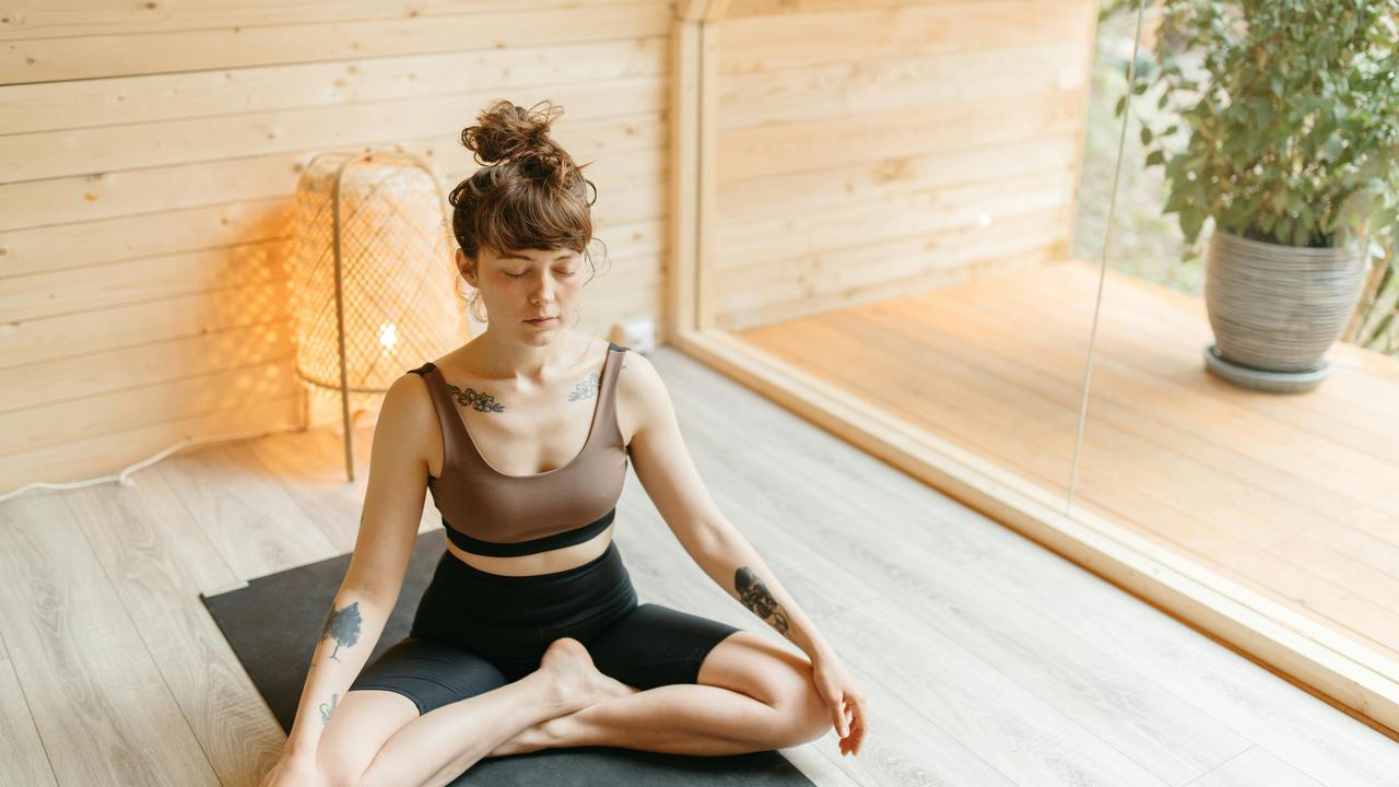 Tips Memulai Yoga di Rumah: Rutin dan Manfaatnya untuk Kesehatan