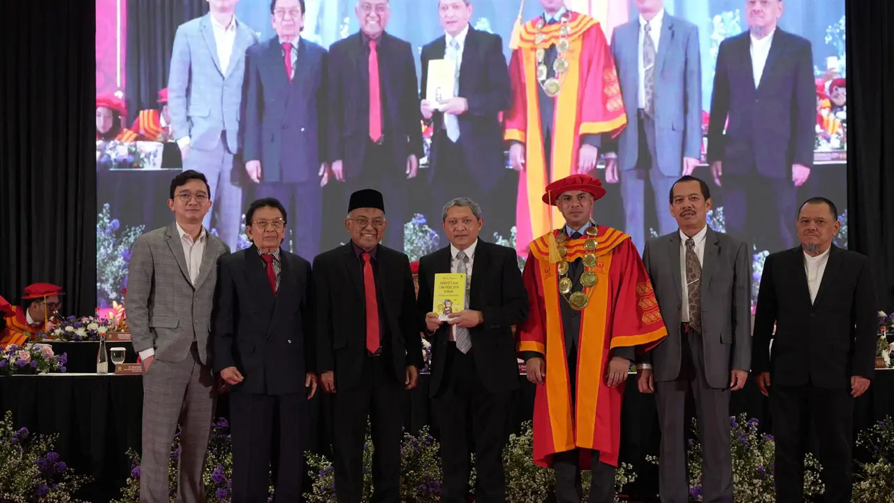 Universitas Teknologi Bandung menggelar prosesi Wisuda XXIV pada Jumat 27 November 2025.