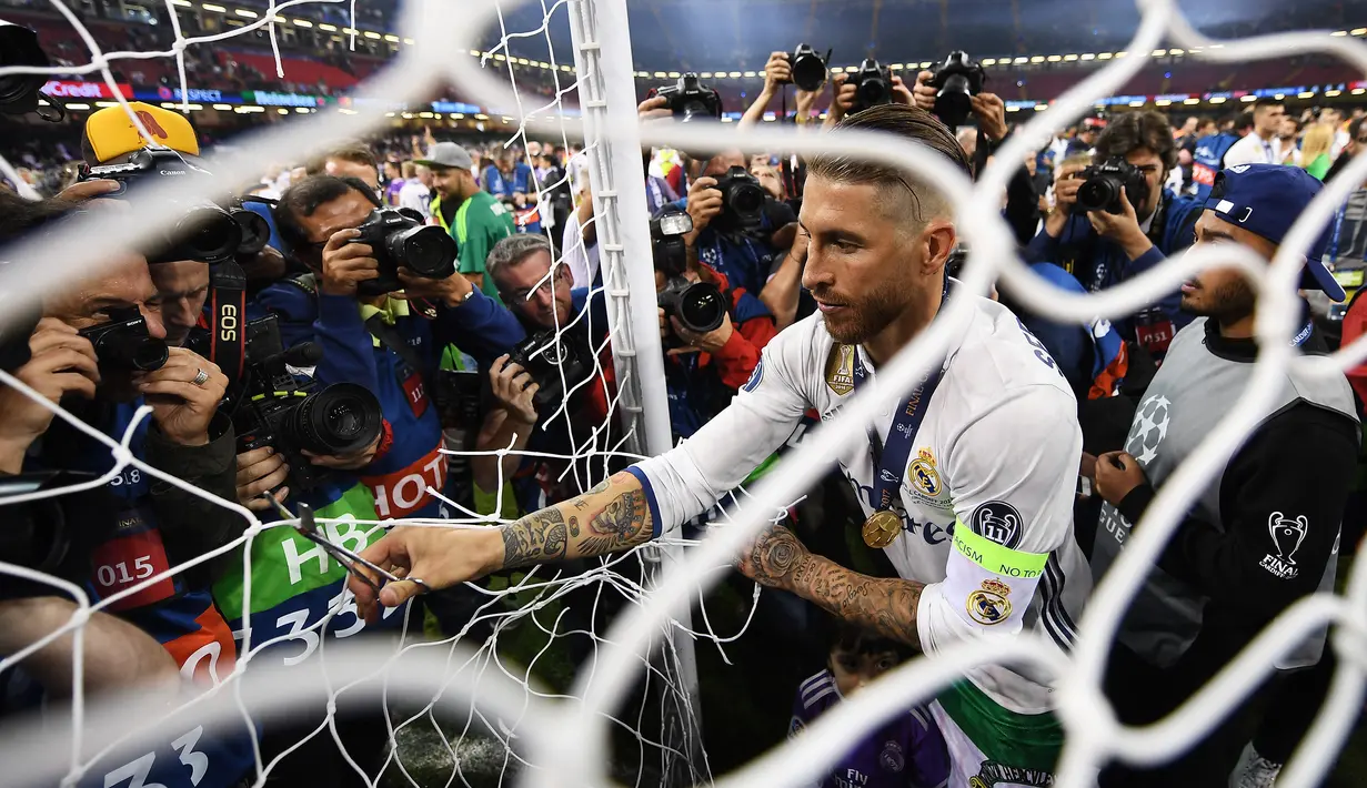 Sergio Ramos mendarat di Santiago Bernabeu pada tahun 2005 lalu setelah direkrut dari Sevilla dengan mahar sebesar 27 juta euro. (EPA/Andy Rain)