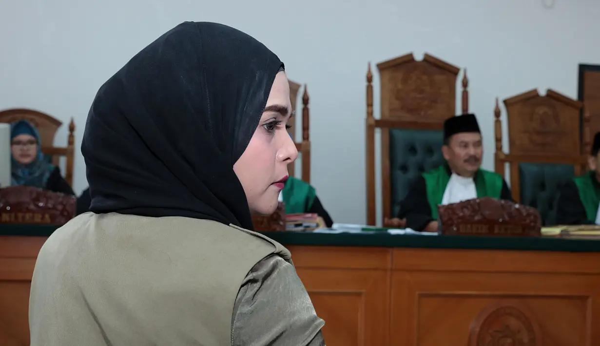 Mantan suami Ayu Ting Ting, Henry Baskoro atau lebih dikenal Enji menggugat cerai istrinya, Rosmanizar. Hari ini, Rabu (16/7) gugatan mulai disidangkan. (Deki Prayoga/Bintang.com)