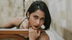 Rumah produksi Visinema Pictures baru saja merilis trailer pertama film Mencuri Raden Saleh karya sutradara Angga Dwimas Sasongko. Salah satu bintang dalam film tersebut adalah Aghniny Haque. (Instagram/aghninyhaque)