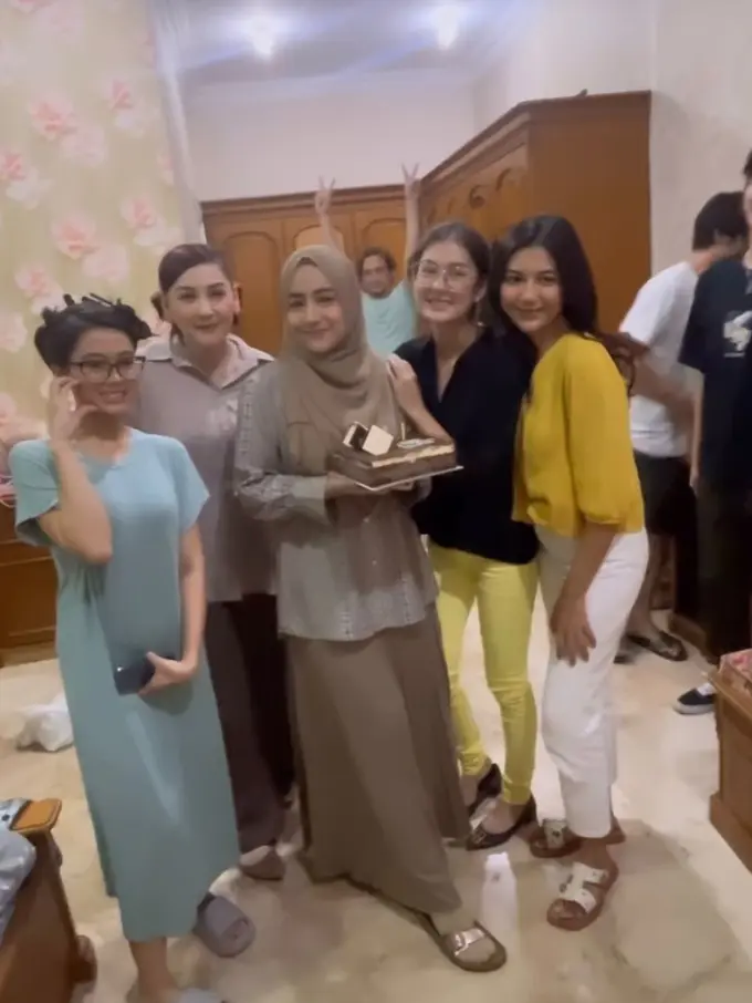 Potret Ulang Tahun Cindy Fatikasari Dirayakan di Lokasi Syuting, para ...