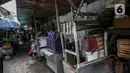 Suasana Gang Gloria, Pancoran, Glodok, Jakarta, Rabu (2/2/2021). Meski begitu, masih ada pembeli setia yang berkunjung ke tempat tersebut pada akhir pekan. (Liputan6.com/Faizal Fanani)