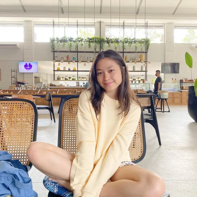 Baru Debut, Ini 6 Potret Anastasia Gabriella Putri Sendy Taroreh ‘Dari Jendela SMP’