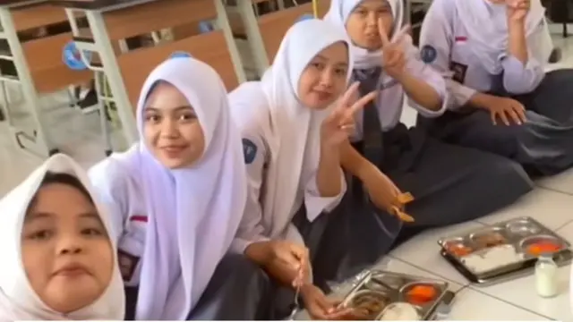 Tren Makan Bergizi Gratis di Sekolah Jadi Seru Sambil Kumpul Bareng Teman Sekelas