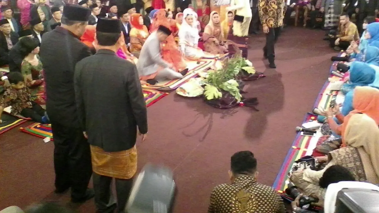 [Bintang] Suasana pesta adat Kahiyang Ayu dan Bobby
