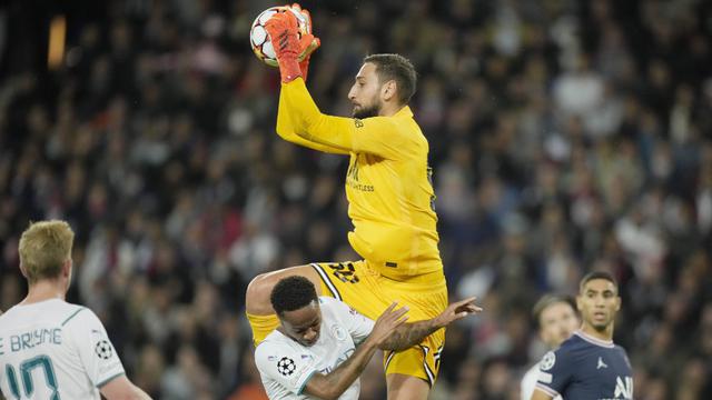 Foto: Momen Epik di Liga Champions, Messi Ronaldo Curi Perhatian, Real Madrid dan Barcelona Babak Belur